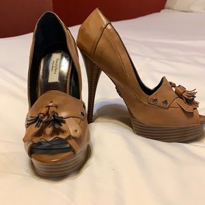 Simply Vera size 6 tan leather heels